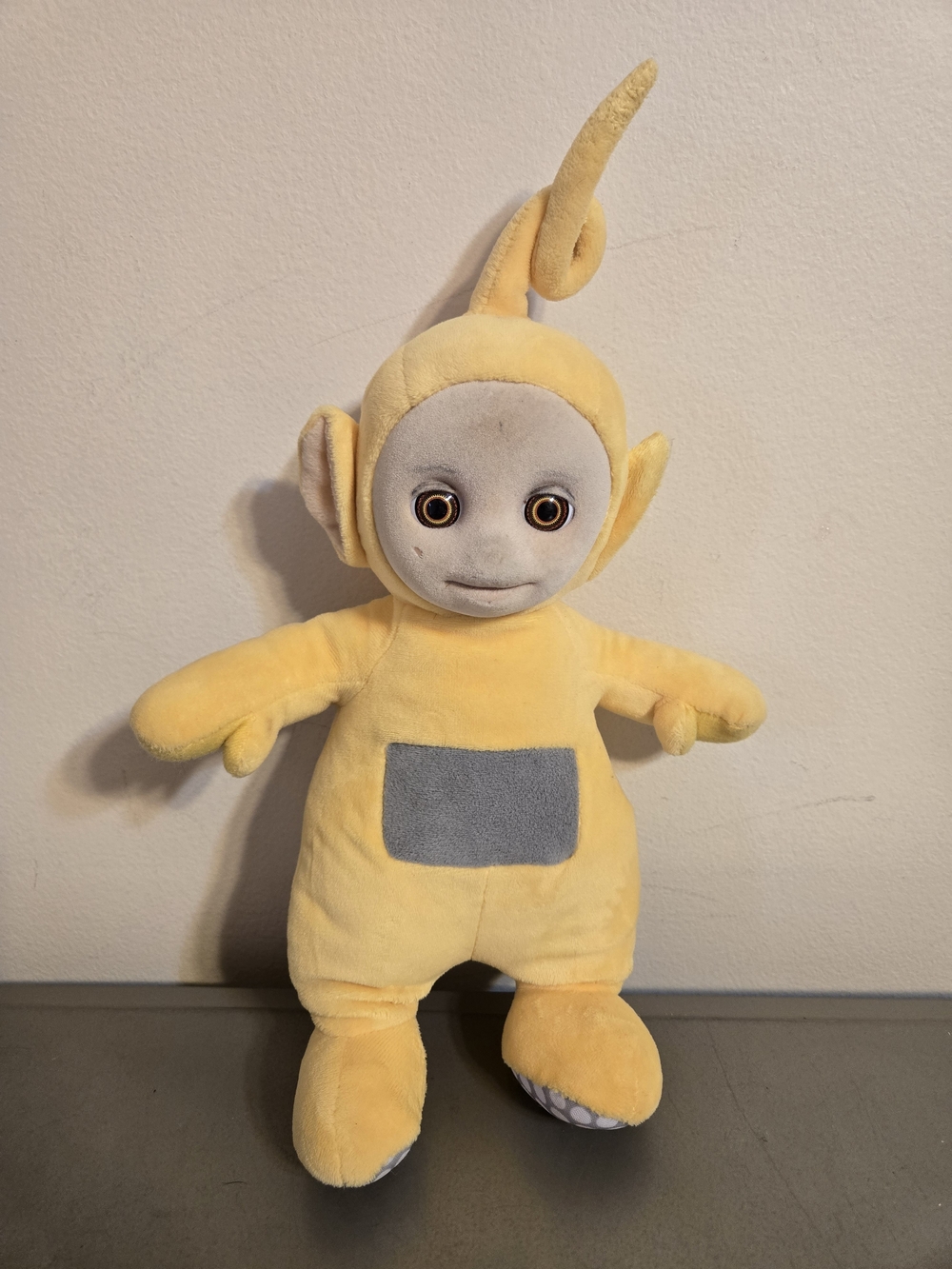 Vintage 1998 Teletubbies Talking Laa-Laa 15" Plush Toy
